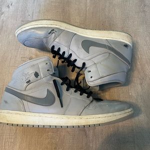 Nike Air Jordan 1 Mid Wolf Cool Grey Lace Up Sneakers Shoes 554724-033 Size 11.5